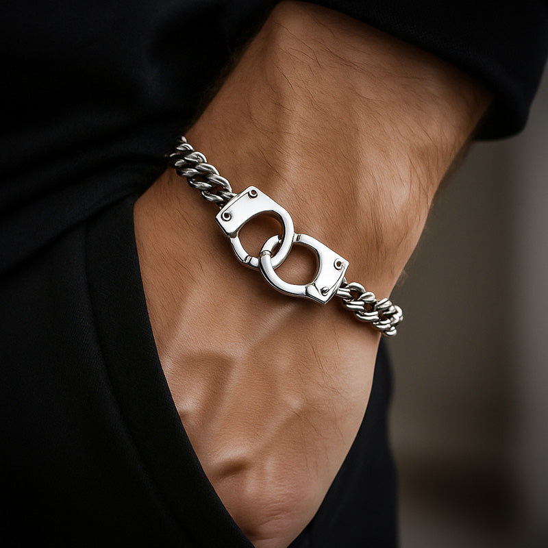Bracelet en forme de menottes pour homme