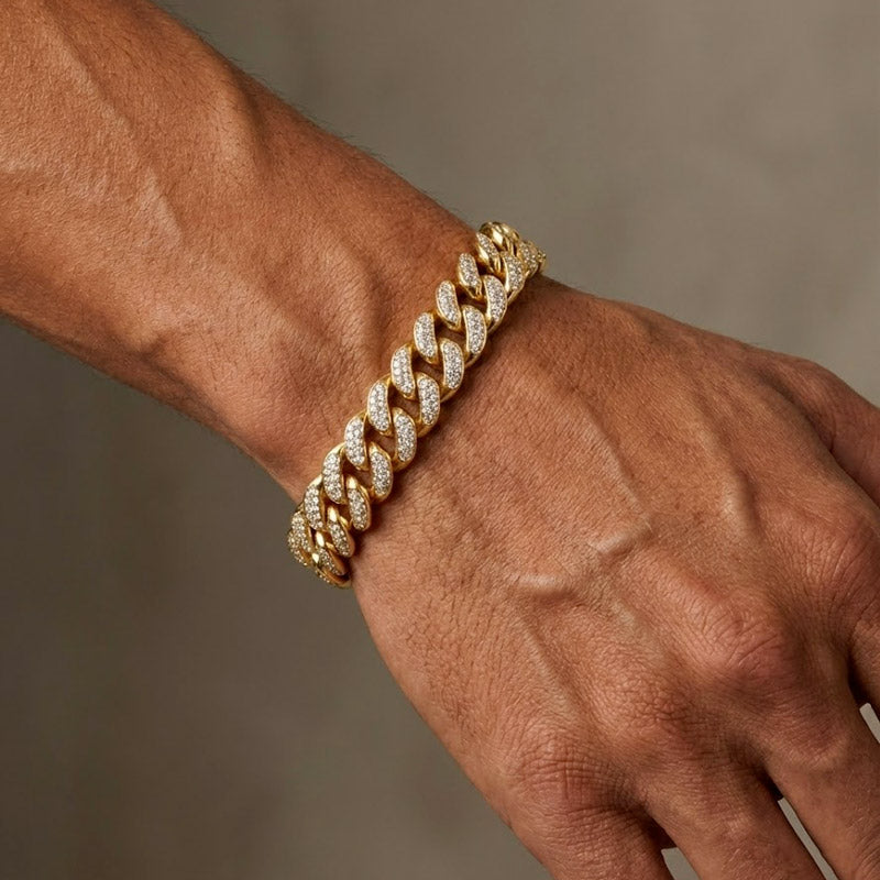 Bracelet Or Diamant Homme porté sur un poignet