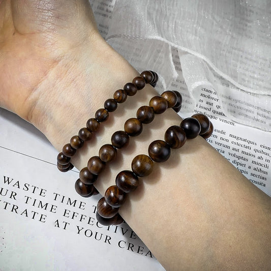 bracelet-homme-perle-bois-poignet