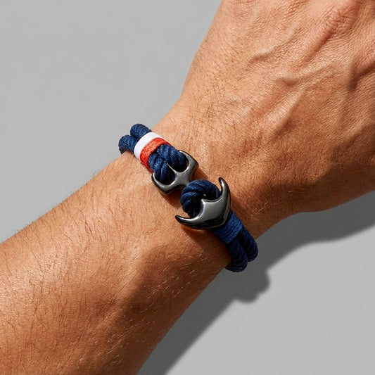 Bracelet Ancre Homme Bleu sur le poignet d'un homme