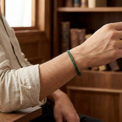 Bracelet Brésilien Homme Vert sur le poignet d'un homme