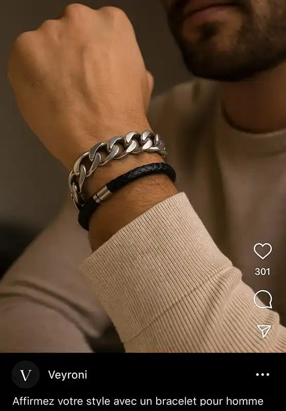 Bracelets en inox et en cuir au poignet d'un homme